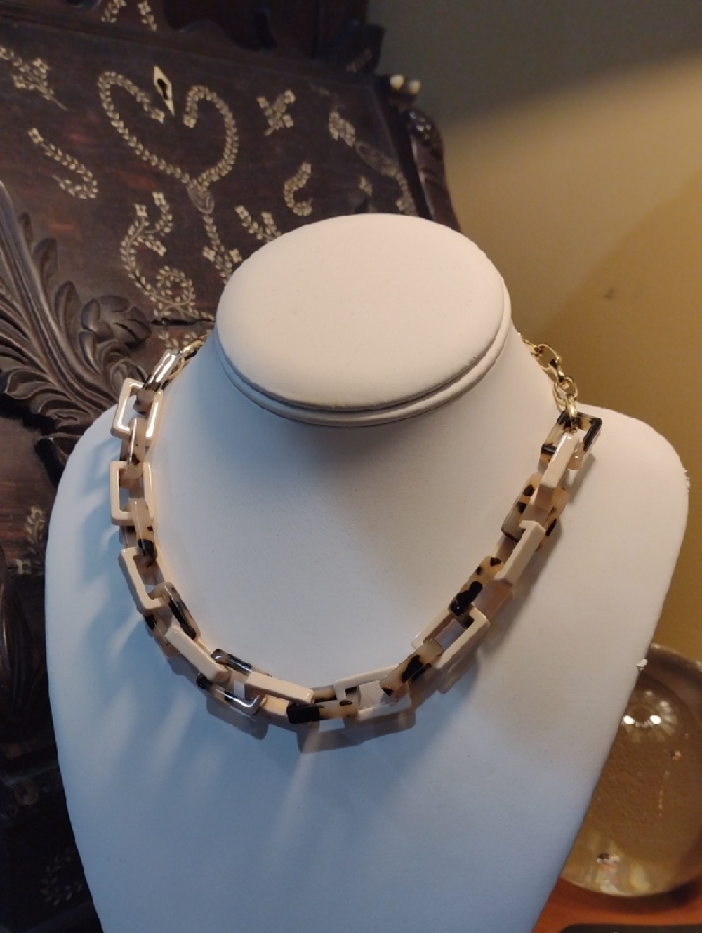 Loft Women’s Tortoiseshell Link Necklace - Beige Gold Chain